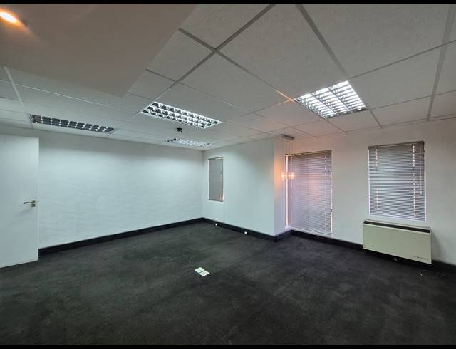 336M² OFFICE TO LET IN KRAMERVILLE